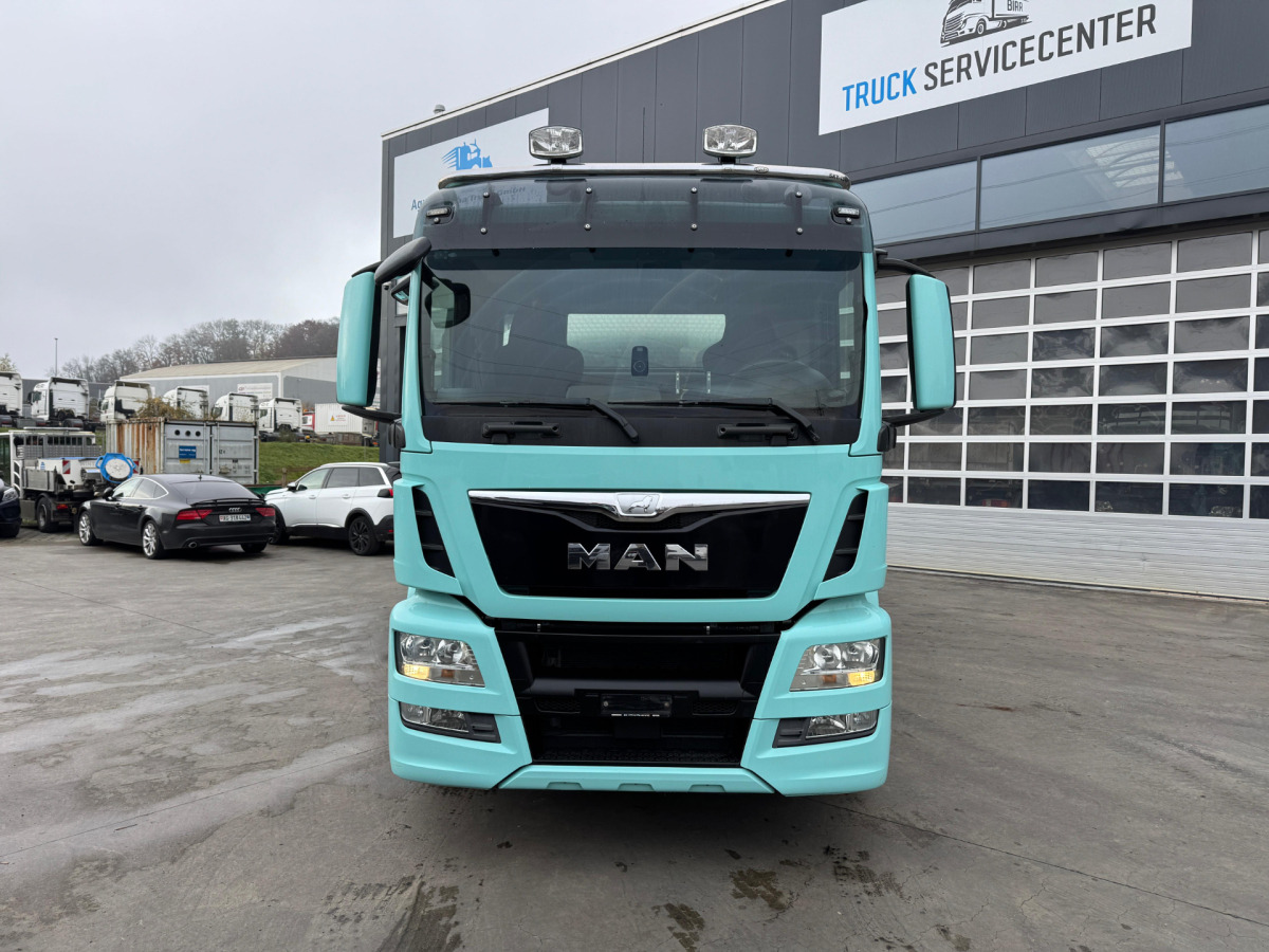 MAN TGS 26.440 6x2 Isoliert Milchtank 3 Kammern - Truk tangki: gambar 2 MAN TGS 26.440 6x2 Isoliert Milchtank 3 Kammern - Truk tangki: gambar 2