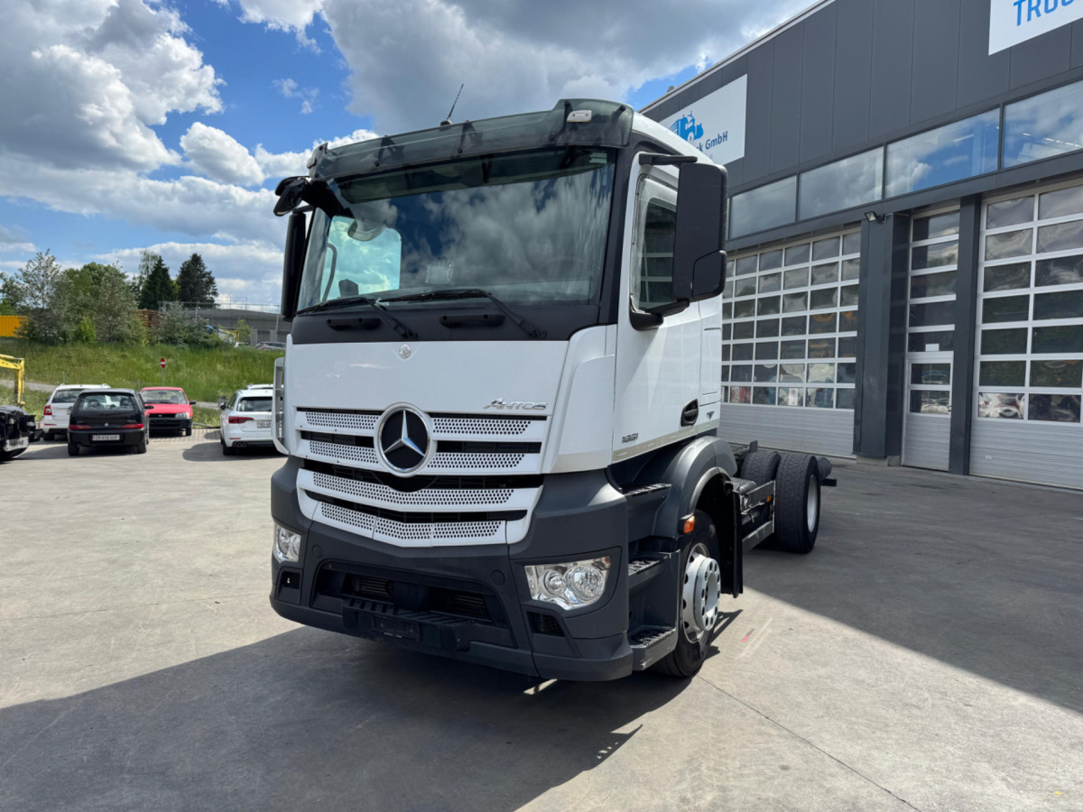 MERCEDES Antos 1851 4x2 - Truk sasis: gambar 1 MERCEDES Antos 1851 4x2 - Truk sasis: gambar 1