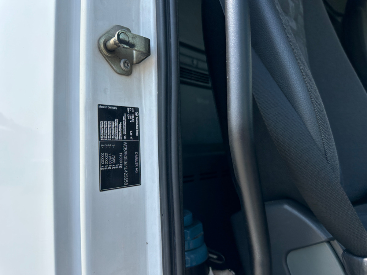 MERCEDES Axor 1833 4x2 Carrier Supra 850 Tiefkühler - Truk berpendingin: gambar 4 MERCEDES Axor 1833 4x2 Carrier Supra 850 Tiefkühler - Truk berpendingin: gambar 4