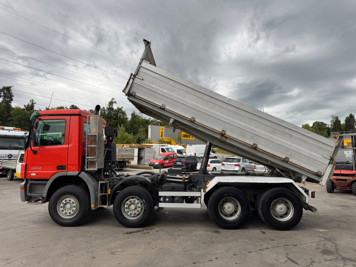 MERCEDES BENZ ACTROS 3246 C3390 - Truk jungkit: gambar 2 MERCEDES BENZ ACTROS 3246 C3390 - Truk jungkit: gambar 2