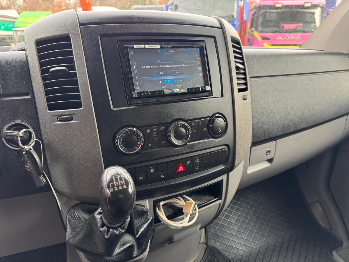 Van panel MERCEDES Sprinter 316CDI 4x4: gambar 13 Van panel MERCEDES Sprinter 316CDI 4x4: gambar 13