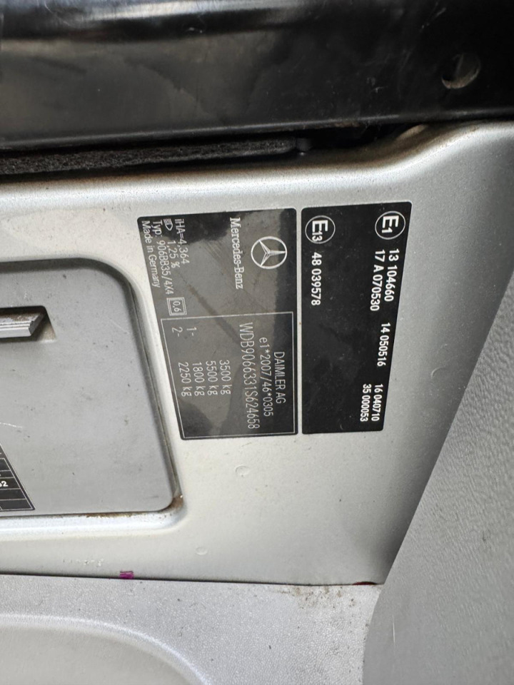 Van panel MERCEDES Sprinter 316CDI 4x4: gambar 17 Van panel MERCEDES Sprinter 316CDI 4x4: gambar 17