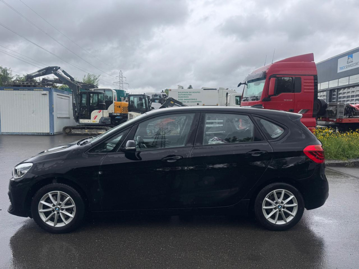 Hatchback Marke BMW 218d xDrive: gambar 8