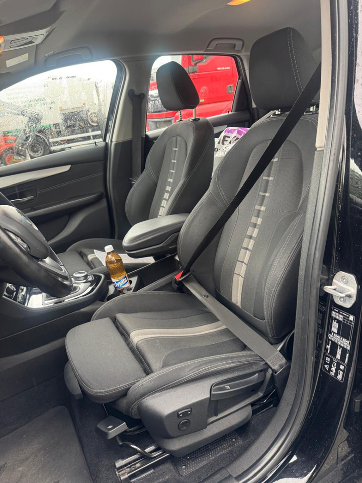 Hatchback Marke BMW 218d xDrive: gambar 11