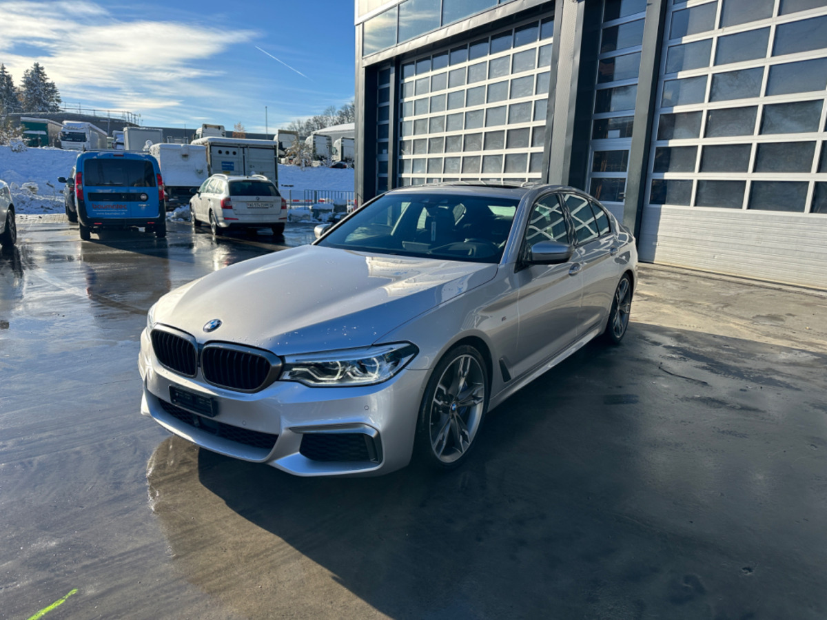 Marke BMW M550D xDrive - Mobil sedan: gambar 1 Marke BMW M550D xDrive - Mobil sedan: gambar 1