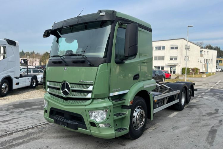 Mercedes-Benz Actros 2543 6x2 - Truk sasis: gambar 1 Mercedes-Benz Actros 2543 6x2 - Truk sasis: gambar 1