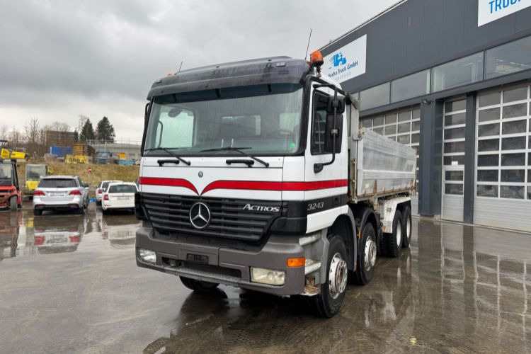 Mercedes-Benz Actros 3243 Moser Bordmatic - Truk jungkit: gambar 2 Mercedes-Benz Actros 3243 Moser Bordmatic - Truk jungkit: gambar 2