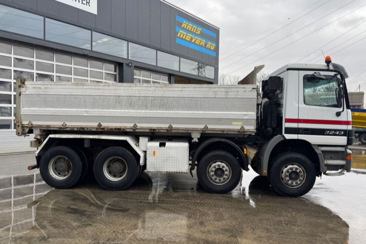 Mercedes-Benz Actros 3243 Moser Bordmatic - Truk jungkit: gambar 5 Mercedes-Benz Actros 3243 Moser Bordmatic - Truk jungkit: gambar 5