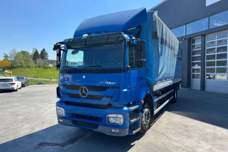 Mercedes-Benz Axor 1833 4x2 - Truk dengan terpal samping: gambar 1 Mercedes-Benz Axor 1833 4x2 - Truk dengan terpal samping: gambar 1