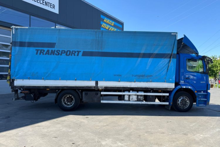 Mercedes-Benz Axor 1833 4x2 - Truk dengan terpal samping: gambar 4 Mercedes-Benz Axor 1833 4x2 - Truk dengan terpal samping: gambar 4