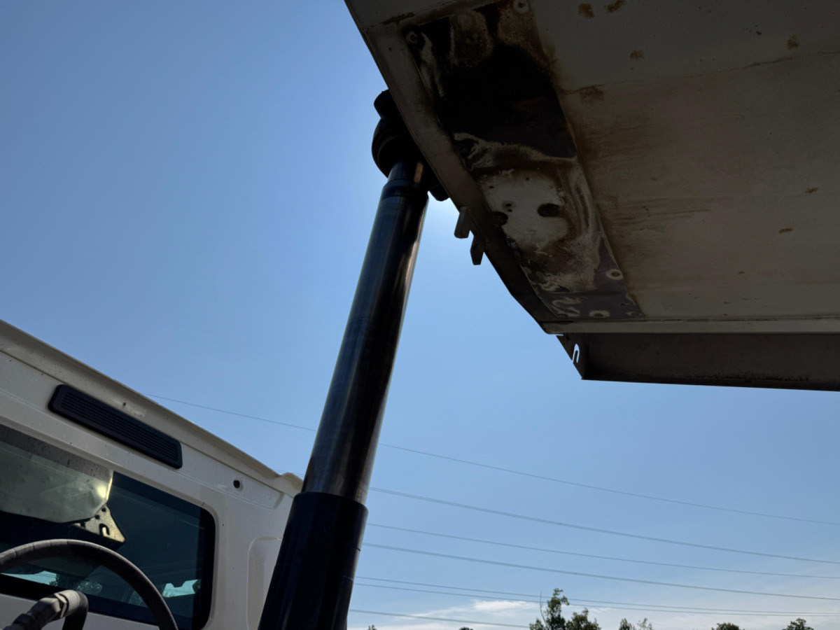 Truk jungkit RENAULT C520 10x4 Kipper: gambar 12