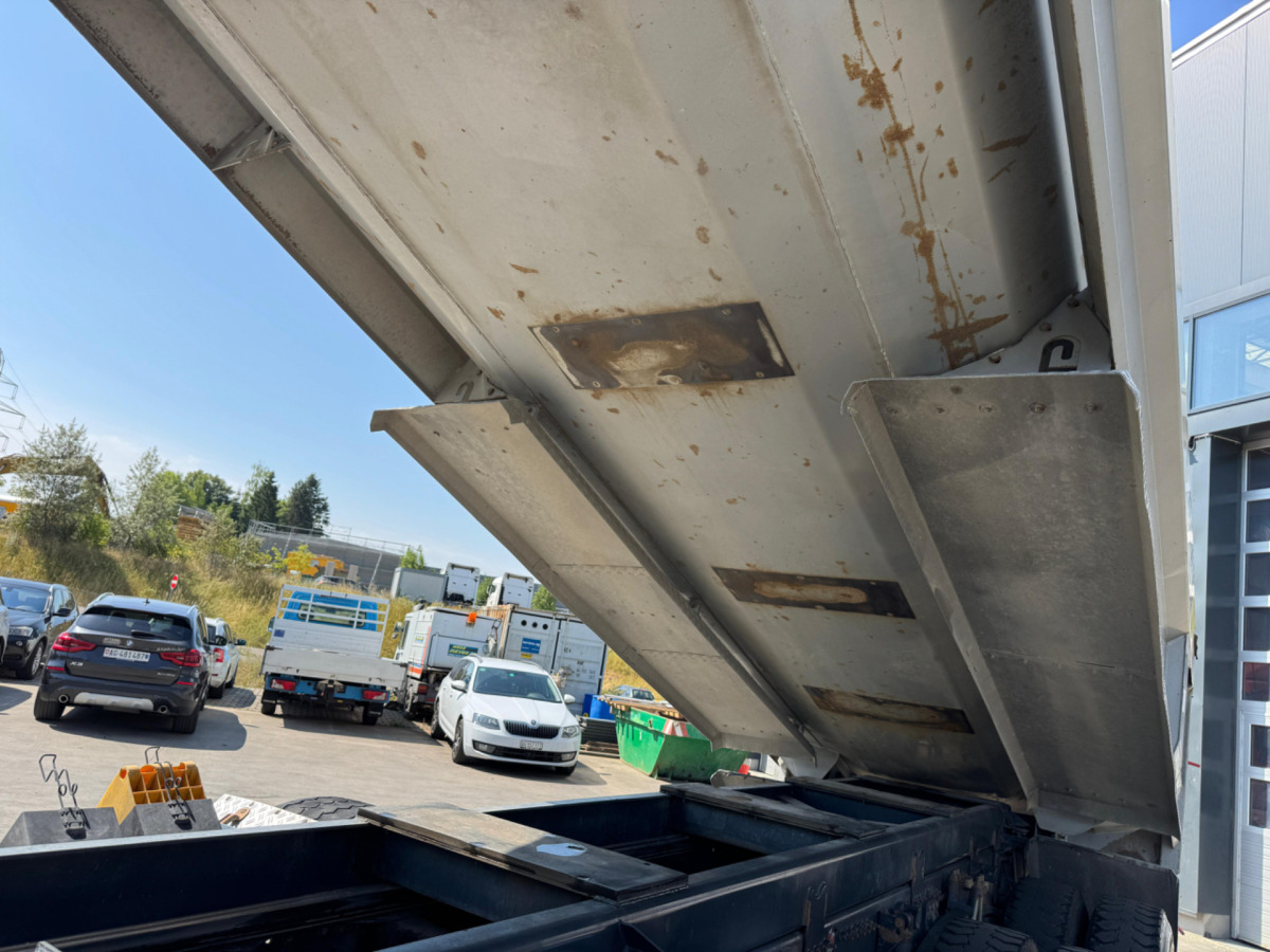 Truk jungkit RENAULT C520 10x4 Kipper: gambar 11