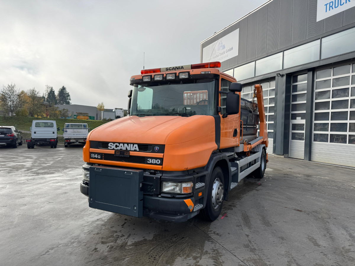 SCANIA T380 4x2 Winterdienst Schneepflug und Salzstreuer - Truk skip loader: gambar 1 SCANIA T380 4x2 Winterdienst Schneepflug und Salzstreuer - Truk skip loader: gambar 1