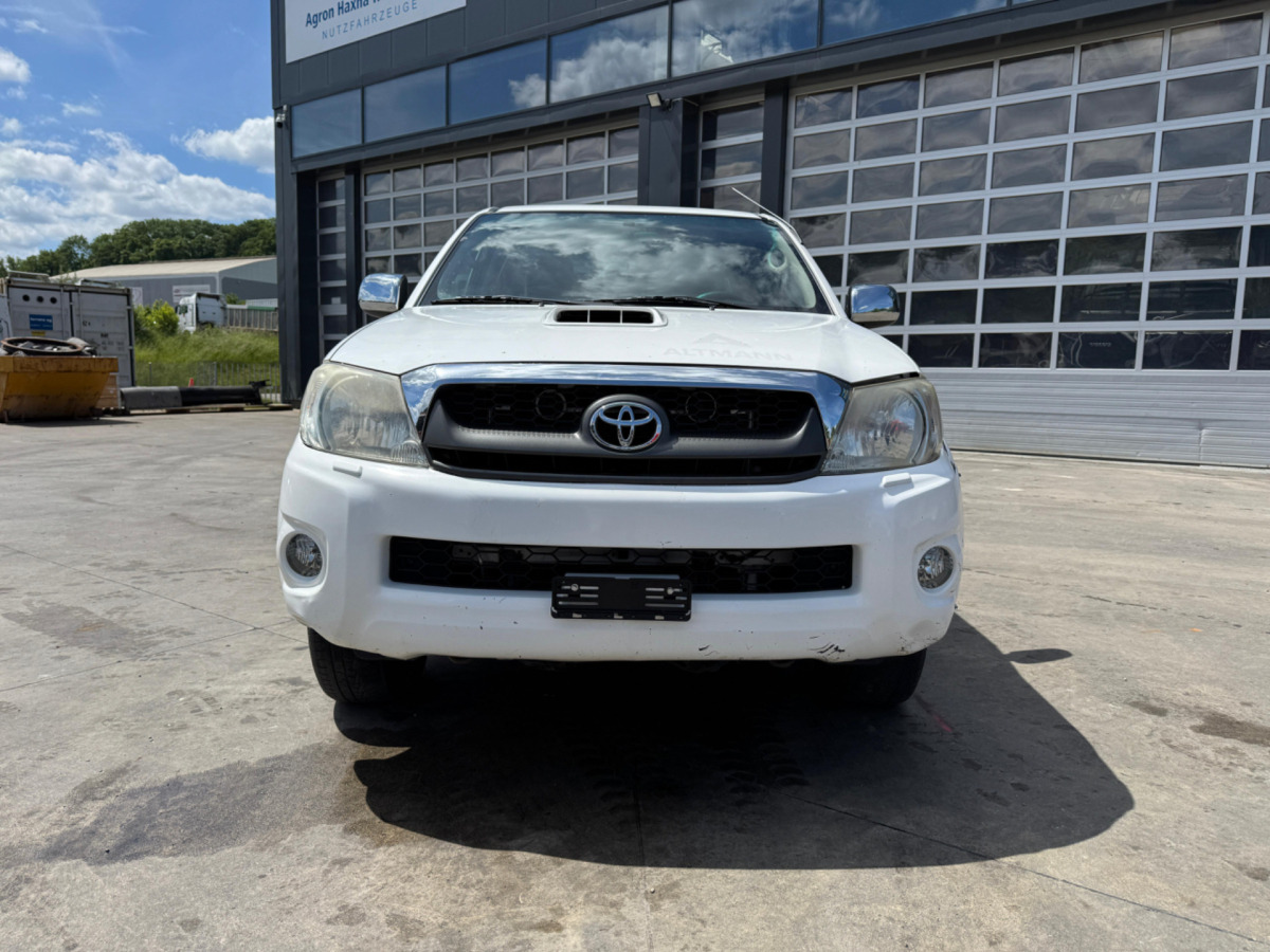 TOYOTA Hilux 3.0D 4WD - Truk pikap: gambar 2 TOYOTA Hilux 3.0D 4WD - Truk pikap: gambar 2