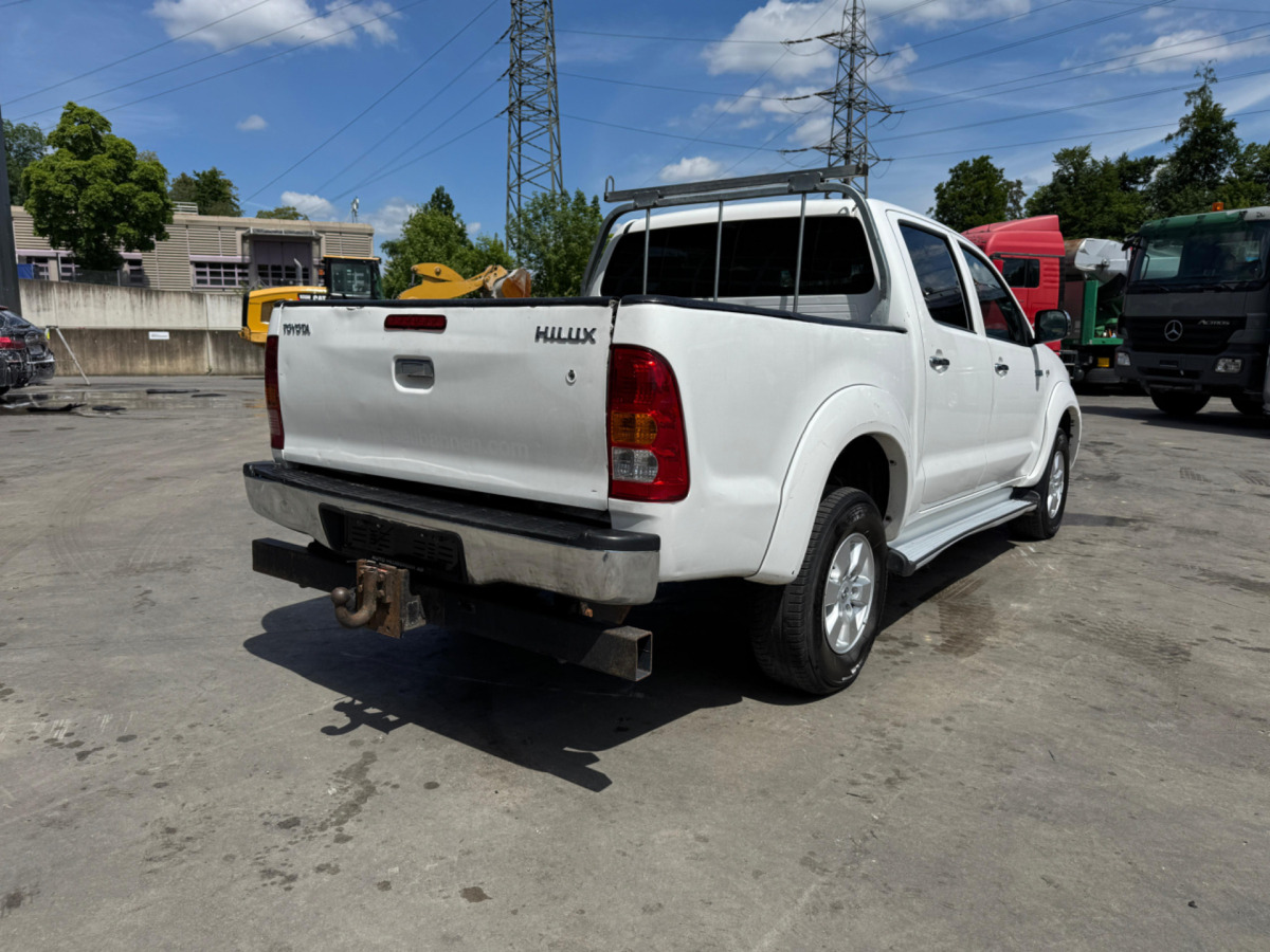 TOYOTA Hilux 3.0D 4WD - Truk pikap: gambar 5 TOYOTA Hilux 3.0D 4WD - Truk pikap: gambar 5