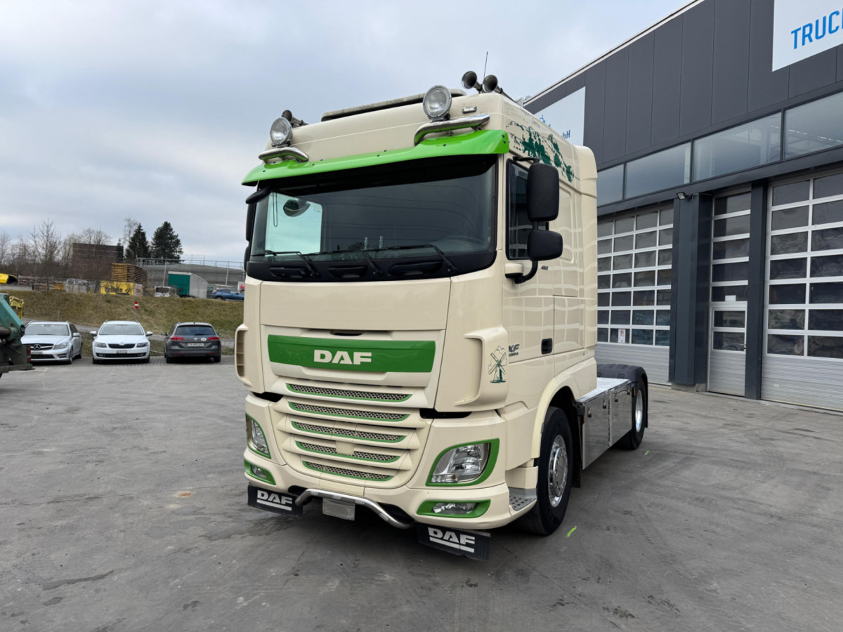 DAF XF460 4x2 - Tractor head: gambar 1 DAF XF460 4x2 - Tractor head: gambar 1