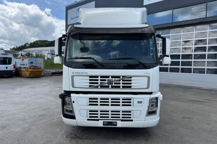 Volvo FM-390 4x2 - Tractor head: gambar 2 Volvo FM-390 4x2 - Tractor head: gambar 2