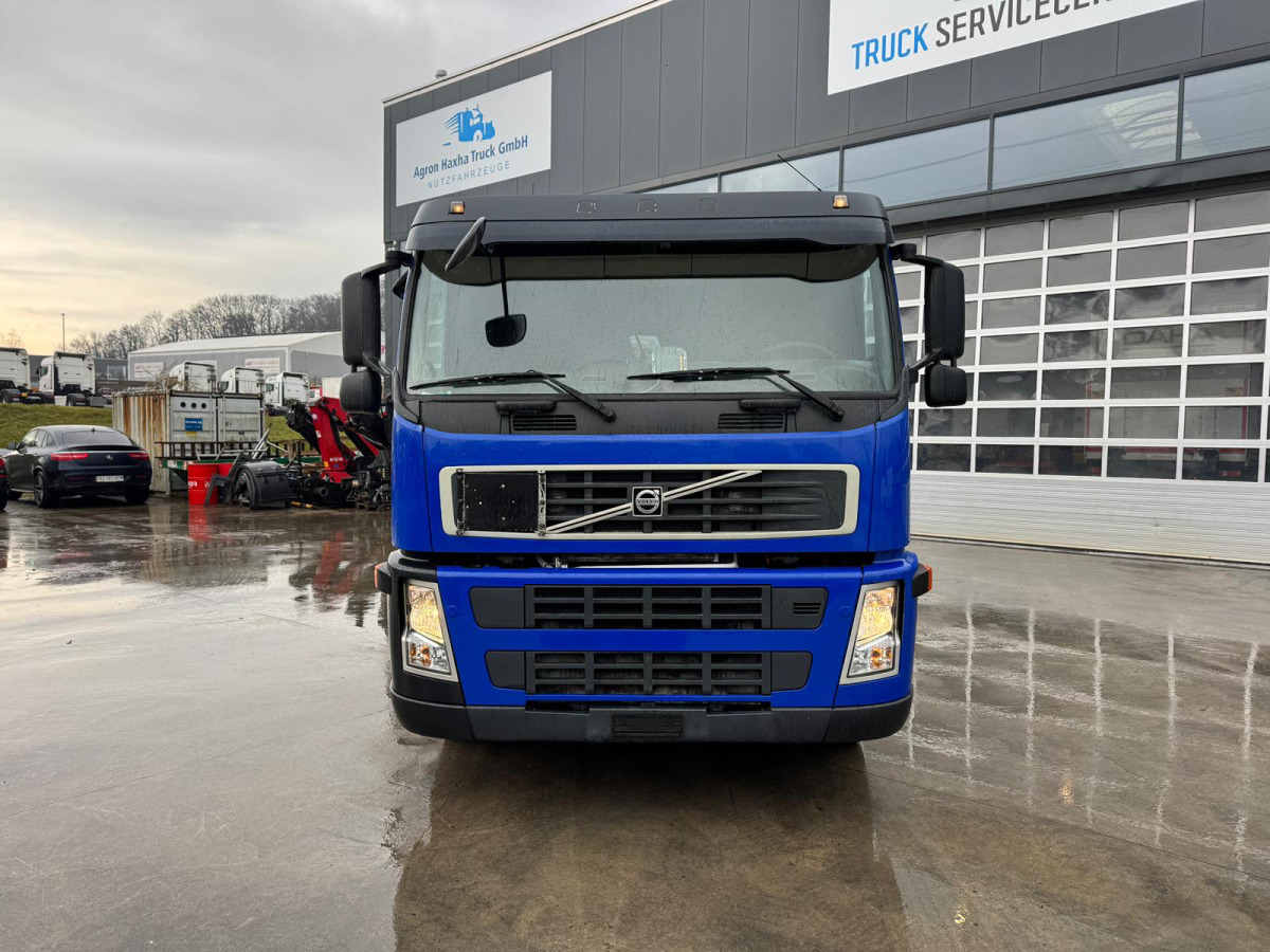 VOLVO FM-440 4x2 Tankwagen 13'500L - Truk tangki: gambar 2 VOLVO FM-440 4x2 Tankwagen 13'500L - Truk tangki: gambar 2