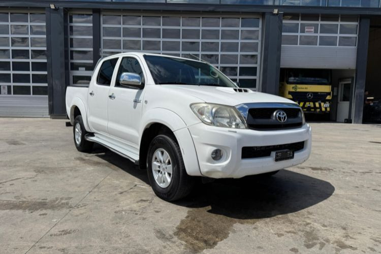 Toyota Hilux 3.0D 4WD - Van pengiriman: gambar 3 Toyota Hilux 3.0D 4WD - Van pengiriman: gambar 3