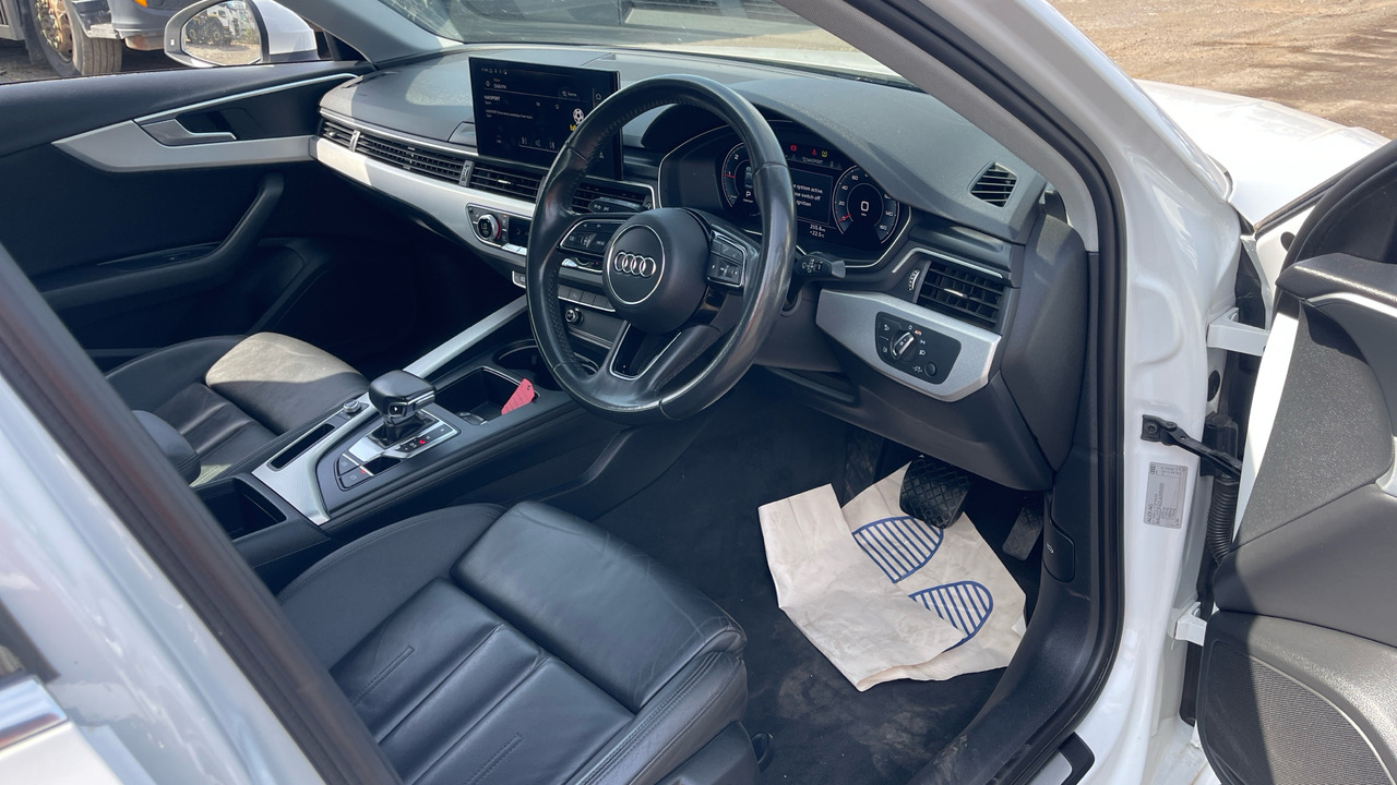 AUDI A4 35 TDI Sport 4dr S Tronic - Mobil sedan: gambar 5 AUDI A4 35 TDI Sport 4dr S Tronic - Mobil sedan: gambar 5