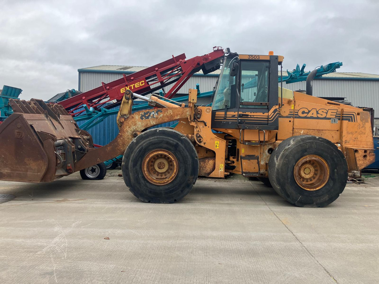 CASE 821C - Wheel loader: gambar 1 CASE 821C - Wheel loader: gambar 1