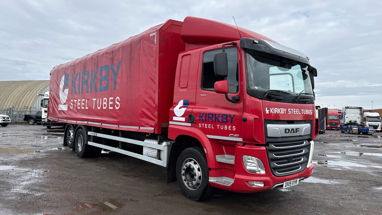 DAF CF 320 - Truk flatbed: gambar 1 DAF CF 320 - Truk flatbed: gambar 1