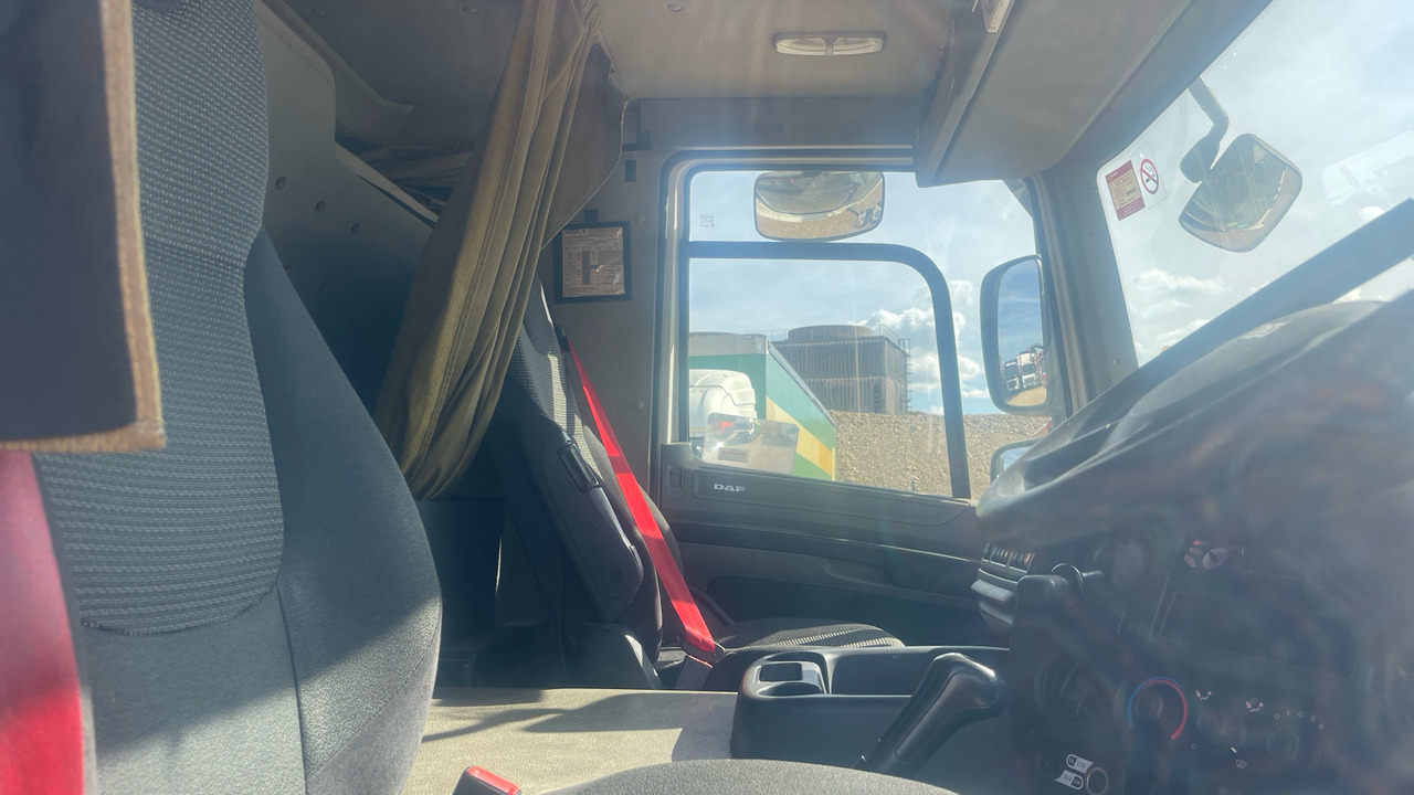 DAF CF 65.220 - Truk box: gambar 5 DAF CF 65.220 - Truk box: gambar 5