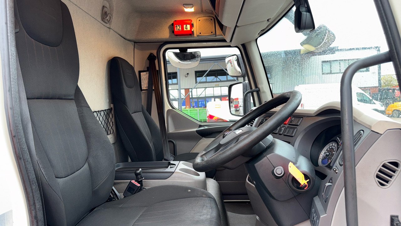 DAF LF 180 - Truk dengan terpal samping: gambar 5 DAF LF 180 - Truk dengan terpal samping: gambar 5