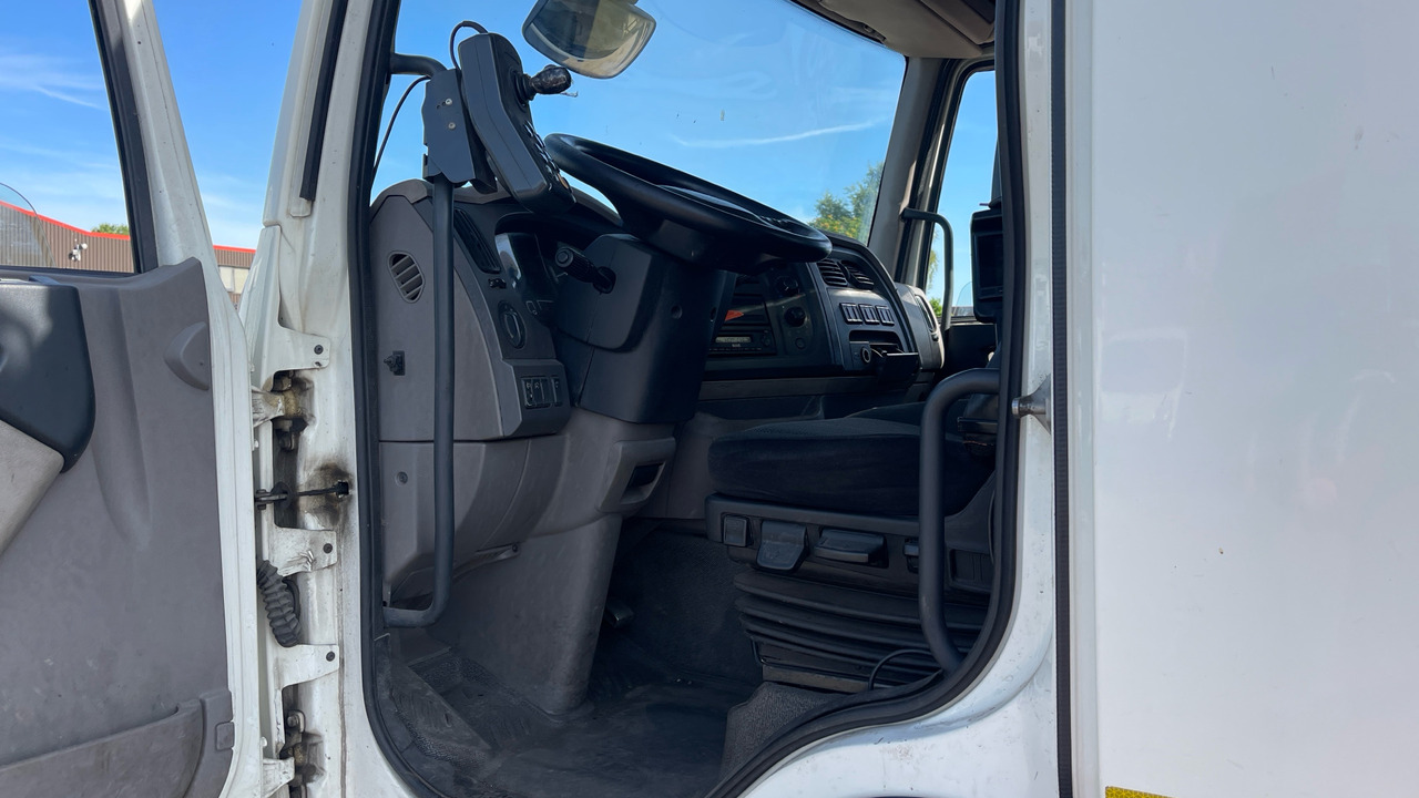 DAF LF 220 - Penyapu jalan: gambar 5 DAF LF 220 - Penyapu jalan: gambar 5