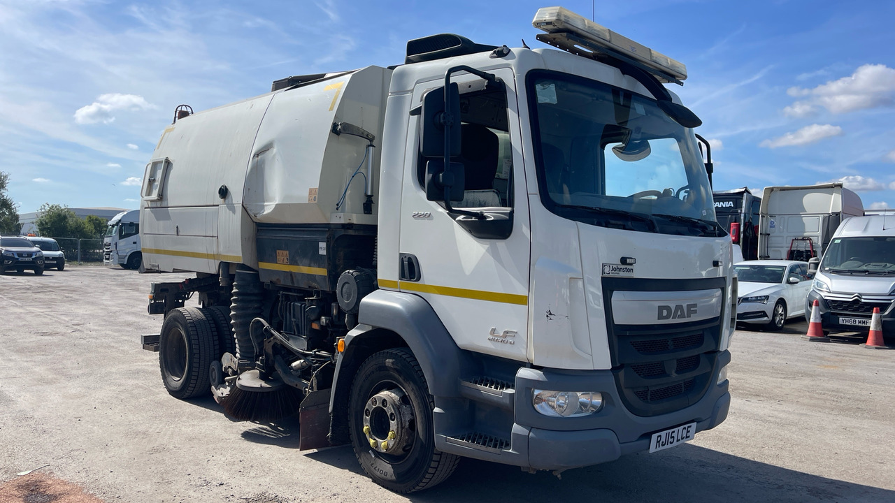 DAF LF 220 - Penyapu jalan: gambar 1 DAF LF 220 - Penyapu jalan: gambar 1