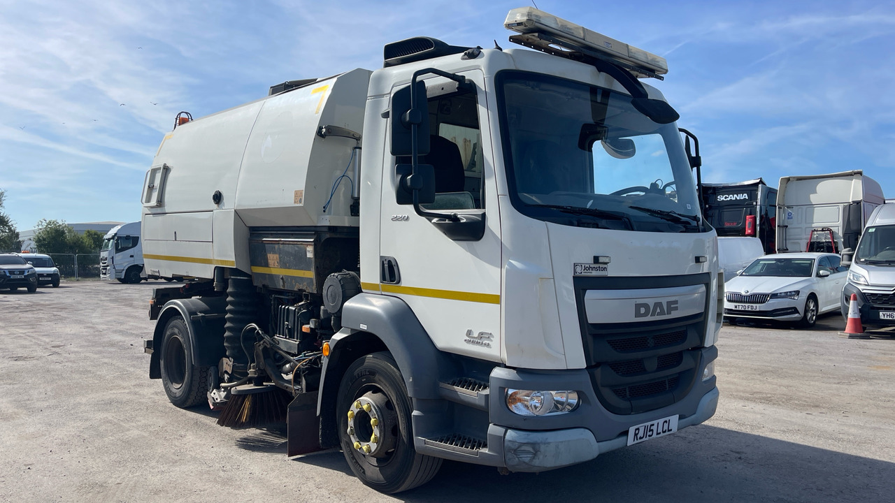 DAF LF 220 - Penyapu jalan: gambar 1 DAF LF 220 - Penyapu jalan: gambar 1