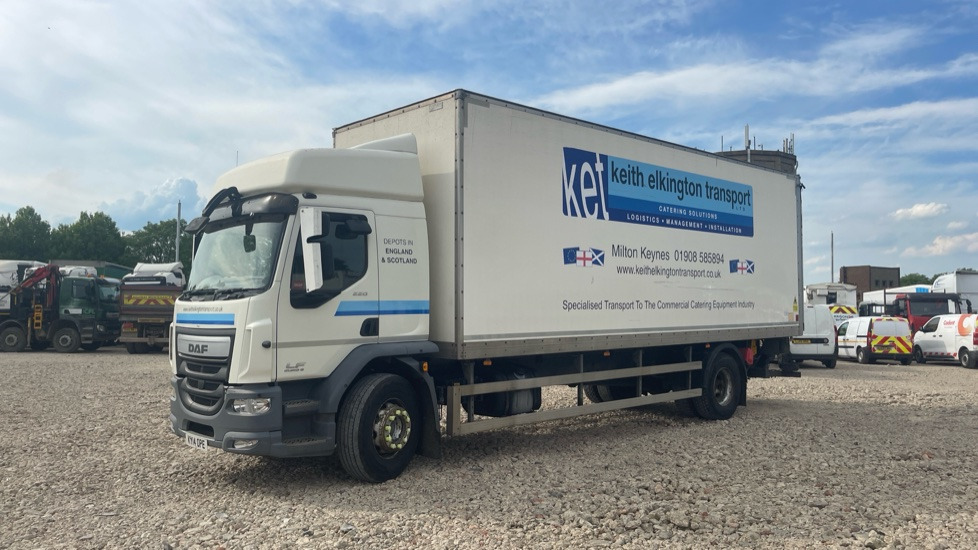 DAF LF 220 EURO 6 18 TONNE - Truk box: gambar 2 DAF LF 220 EURO 6 18 TONNE - Truk box: gambar 2