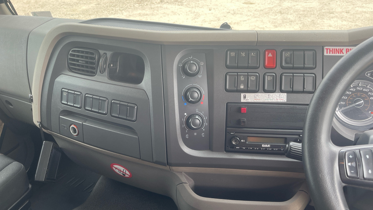 Truk box DAF LF 230: gambar 7