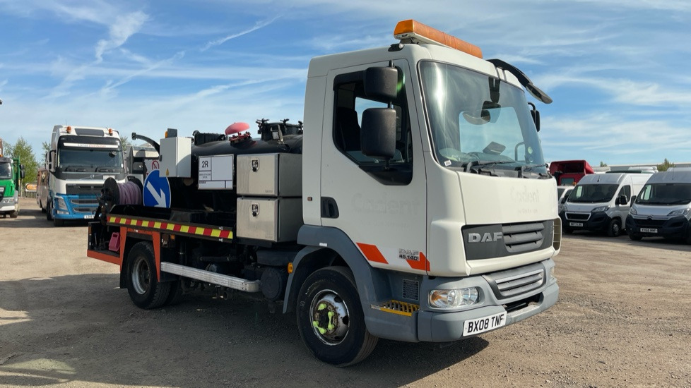 DAF LF 45.140 7.5 TONNE - Truk tangki: gambar 1 DAF LF 45.140 7.5 TONNE - Truk tangki: gambar 1