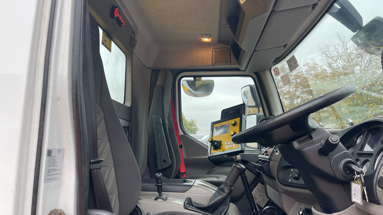 DAF LF 55.220 - Truk bajak salju: gambar 5 DAF LF 55.220 - Truk bajak salju: gambar 5