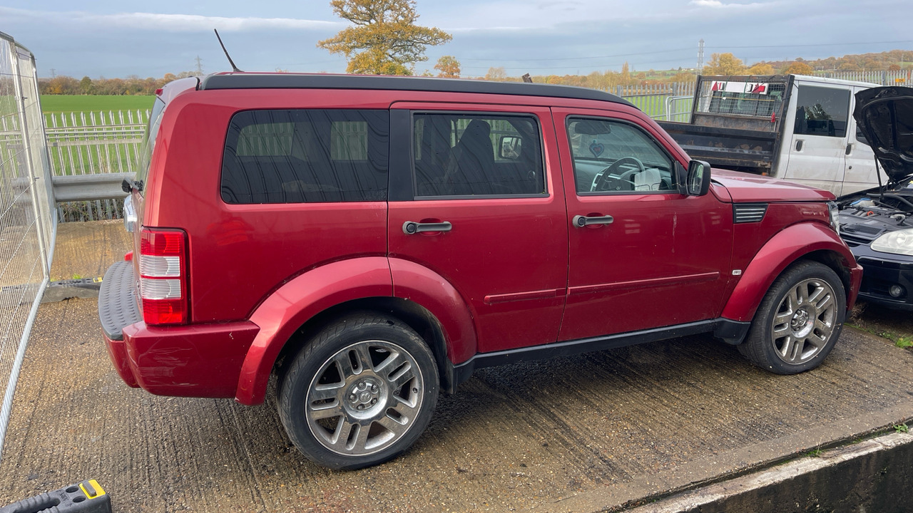 DODGE NITRO SXT - Station wagon: gambar 5 DODGE NITRO SXT - Station wagon: gambar 5