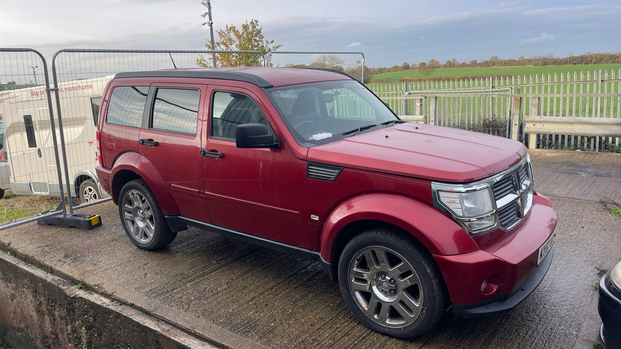 DODGE NITRO SXT - Station wagon: gambar 2 DODGE NITRO SXT - Station wagon: gambar 2