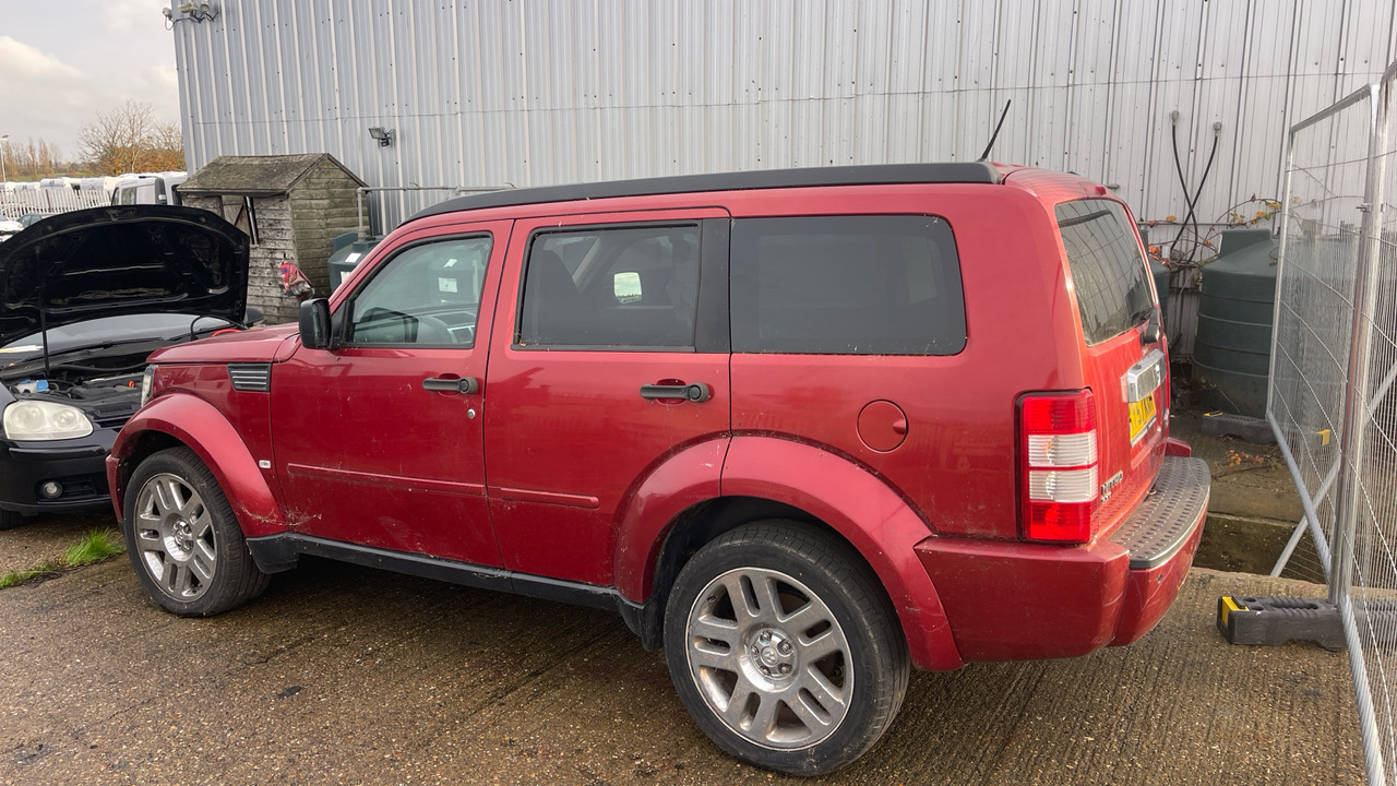 DODGE NITRO SXT - Station wagon: gambar 4 DODGE NITRO SXT - Station wagon: gambar 4