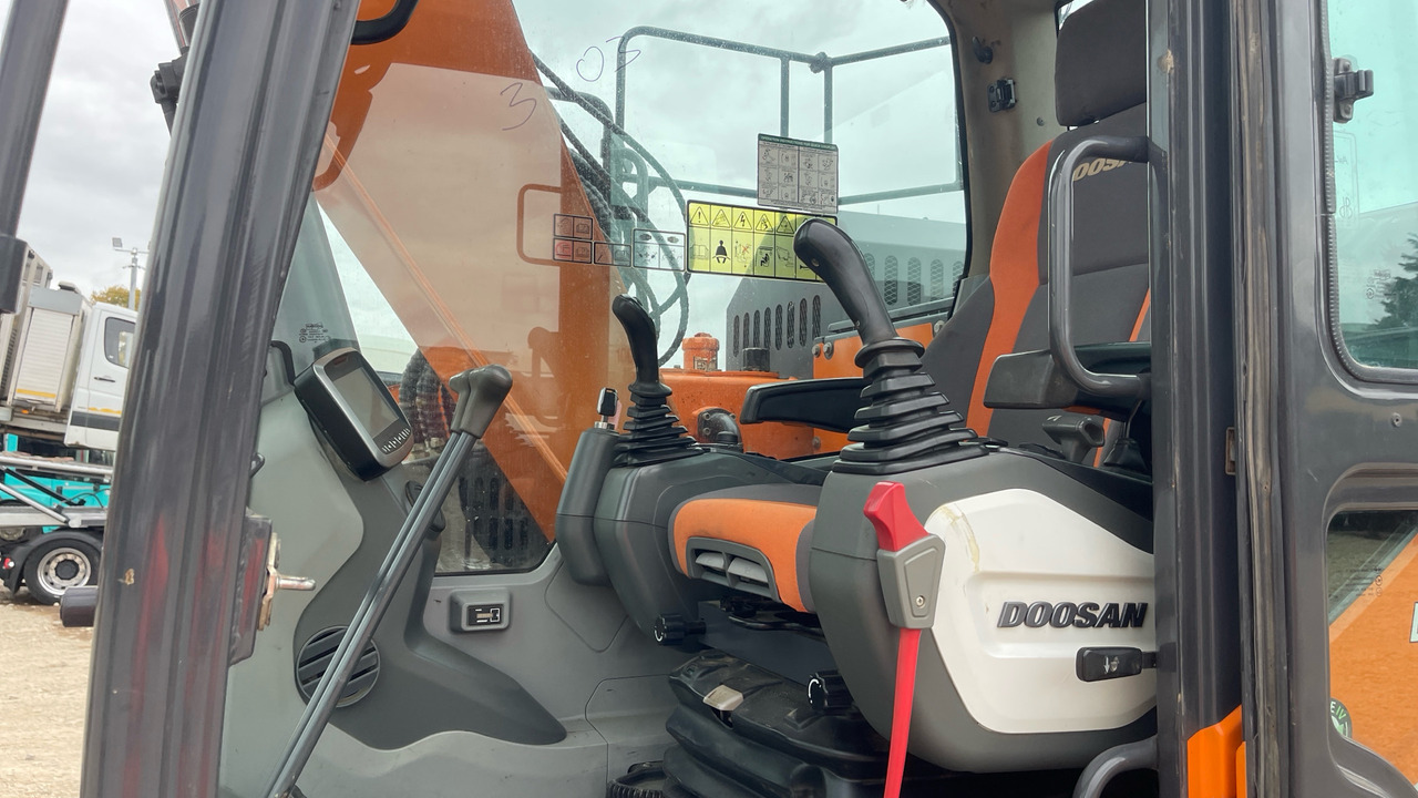 DOOSAN DX140LCR-5 - Ekskavator perayap: gambar 5 DOOSAN DX140LCR-5 - Ekskavator perayap: gambar 5
