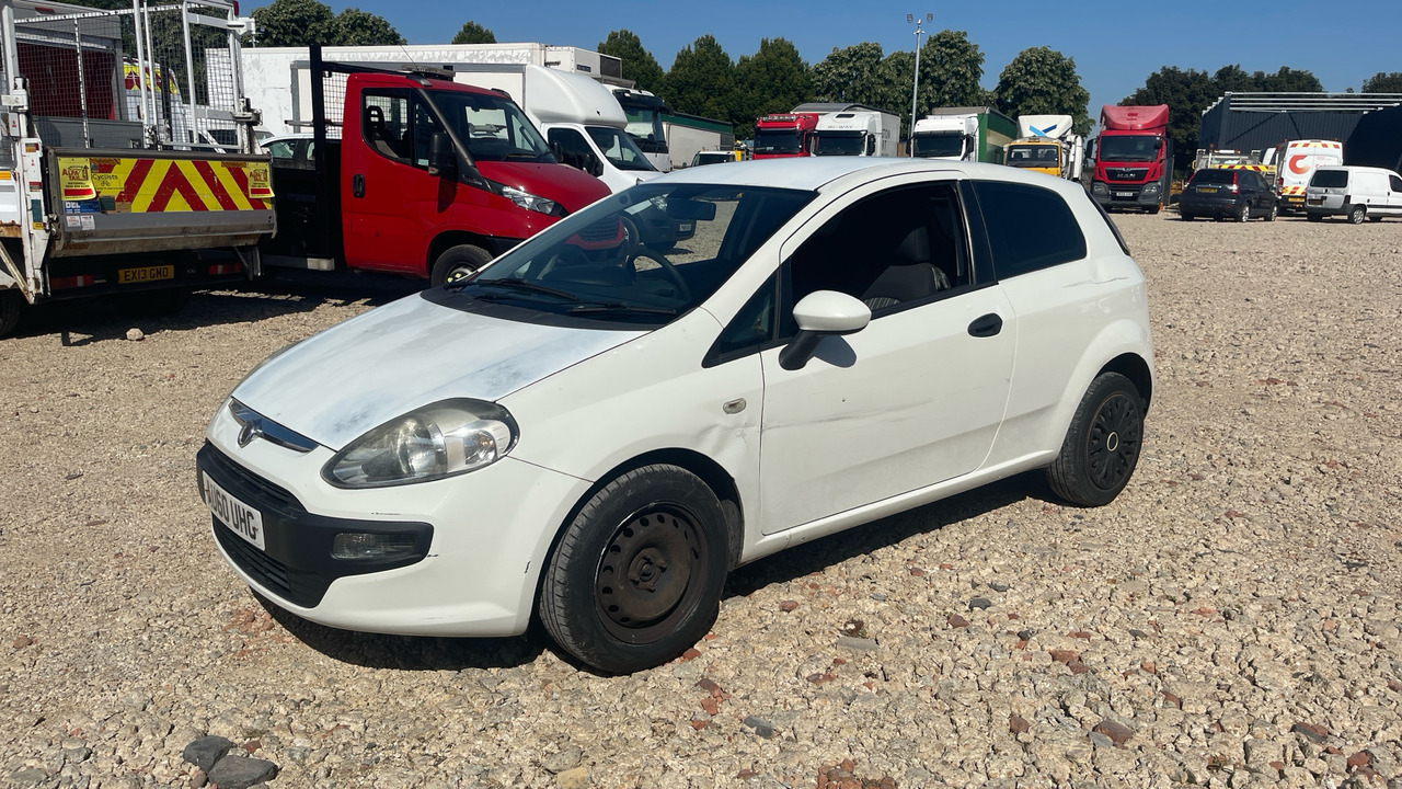 FIAT PUNTO EVO 1.4 ACTIVE - Hatchback: gambar 2 FIAT PUNTO EVO 1.4 ACTIVE - Hatchback: gambar 2