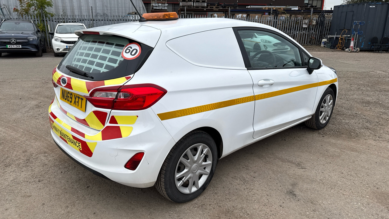 FORD FIESTA 1.5 TDCi - Mobil: gambar 4 FORD FIESTA 1.5 TDCi - Mobil: gambar 4