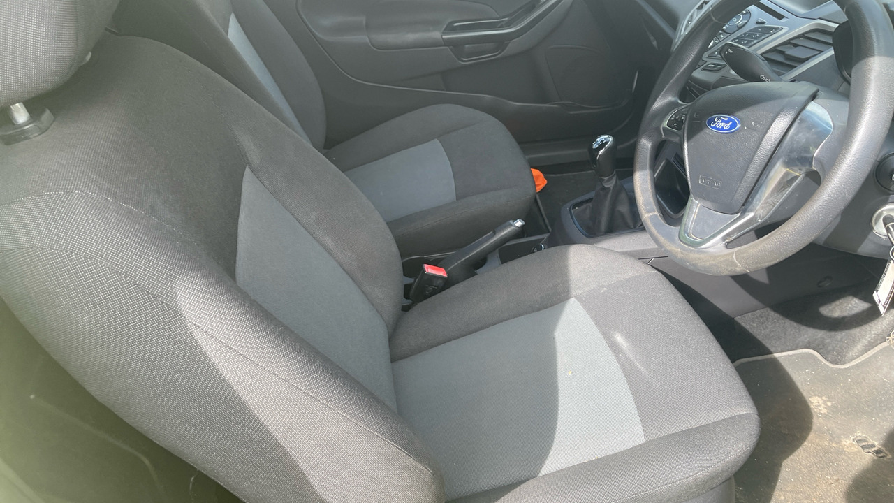 FORD FIESTA 1.5 TDCi - Mobil: gambar 5 FORD FIESTA 1.5 TDCi - Mobil: gambar 5