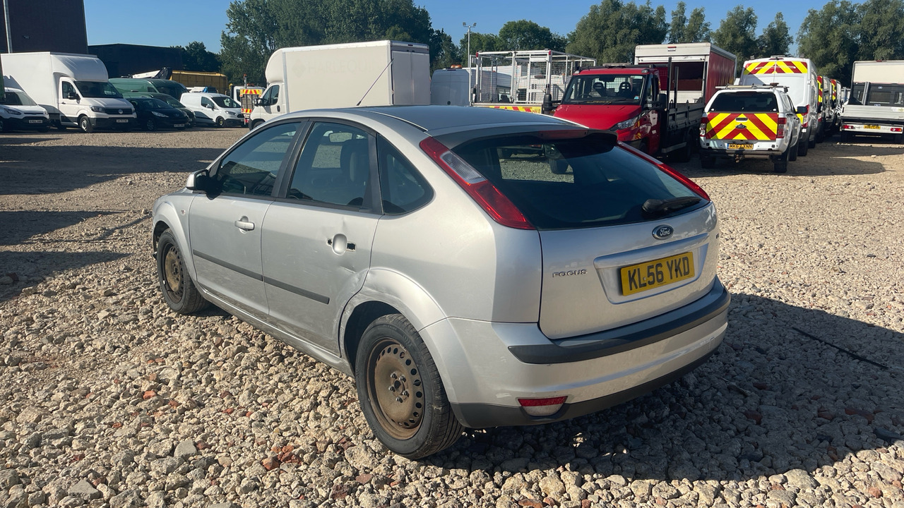 FORD FOCUS 1.4 LX - Hatchback: gambar 3 FORD FOCUS 1.4 LX - Hatchback: gambar 3