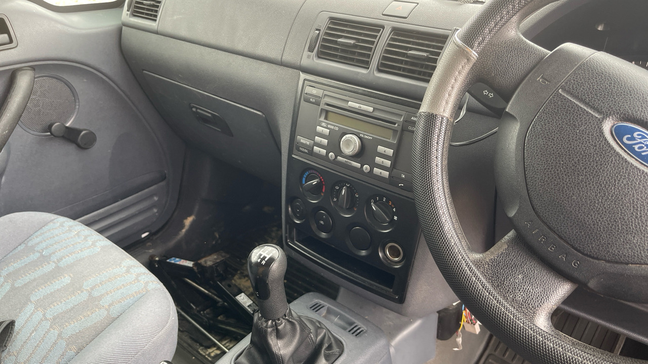Van kecil FORD TRANSIT CONNECT TDCI T200: gambar 8