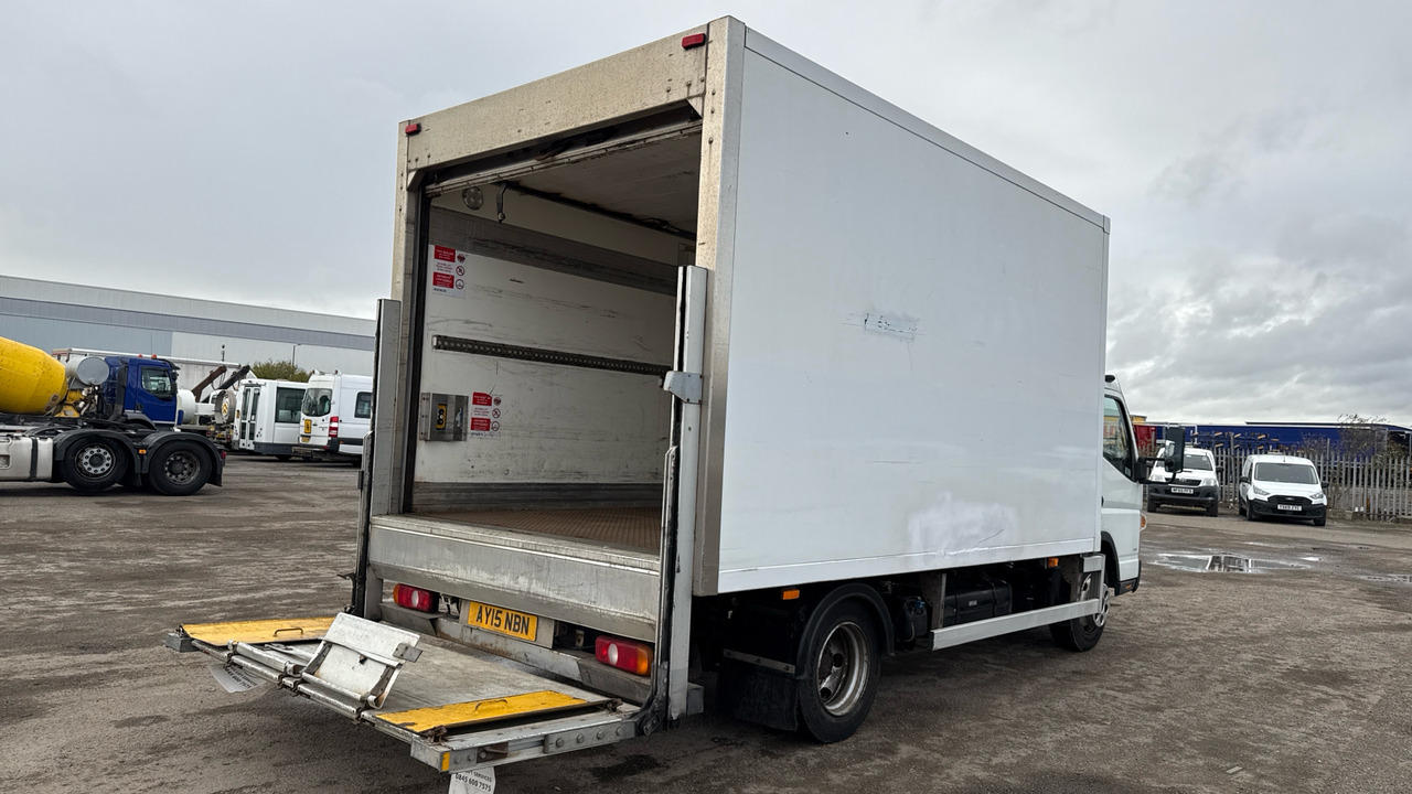 FUSO CANTER 7C15 - Truk berpendingin: gambar 4 FUSO CANTER 7C15 - Truk berpendingin: gambar 4