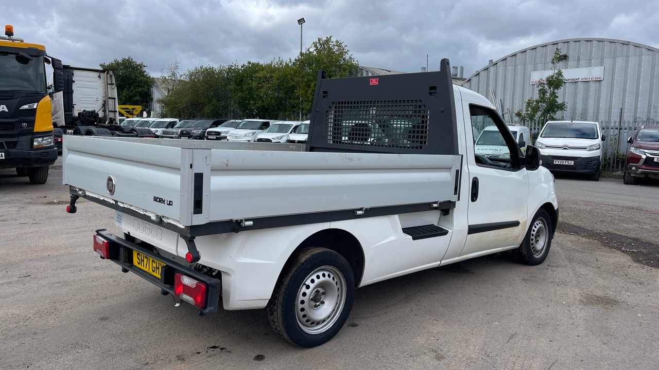 Fiat Doblo CARGO 16V 1.6 MULTIJET - Van flatbed: gambar 4 Fiat Doblo CARGO 16V 1.6 MULTIJET - Van flatbed: gambar 4