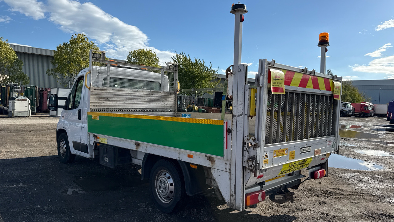 Fiat Ducato 35 2.3 MULTIJET II 130PS - Van flatbed: gambar 3 Fiat Ducato 35 2.3 MULTIJET II 130PS - Van flatbed: gambar 3