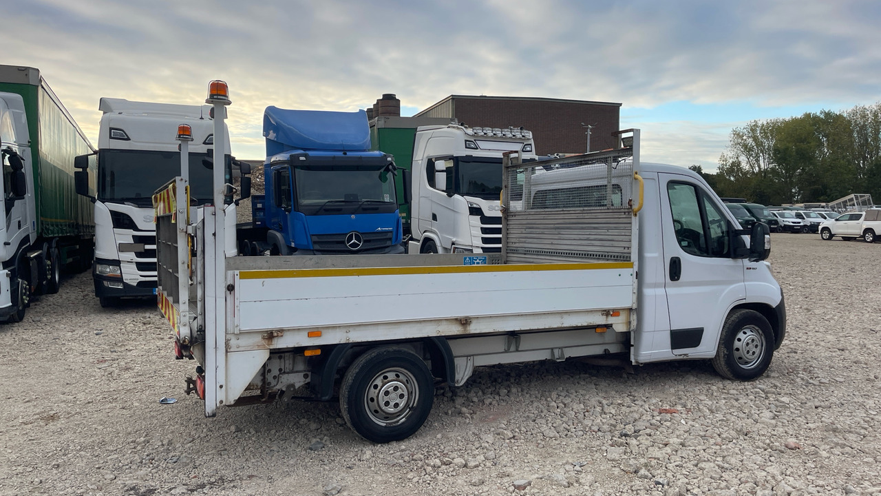 Fiat Ducato 35 2.3 Multijet 130PS - Van flatbed: gambar 4 Fiat Ducato 35 2.3 Multijet 130PS - Van flatbed: gambar 4