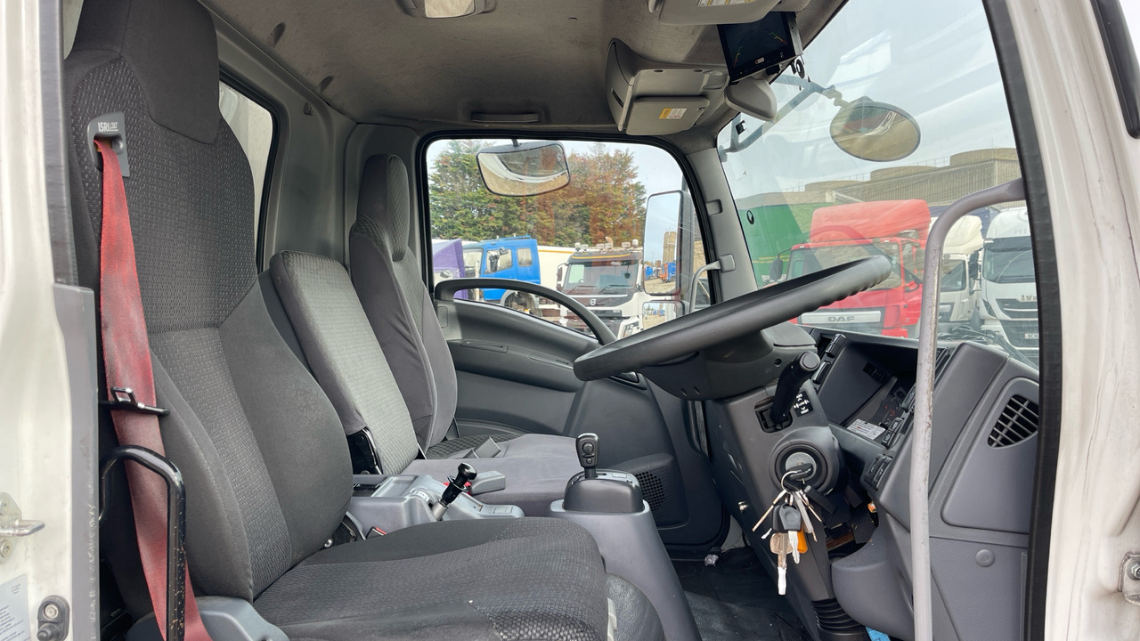 ISUZU F 135.240 - Truk berpendingin: gambar 5 ISUZU F 135.240 - Truk berpendingin: gambar 5