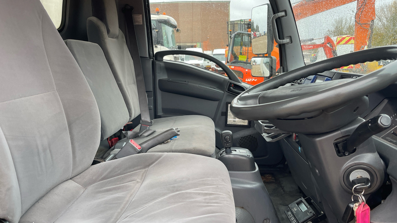 ISUZU N 75.190 - Truk berpendingin: gambar 5 ISUZU N 75.190 - Truk berpendingin: gambar 5